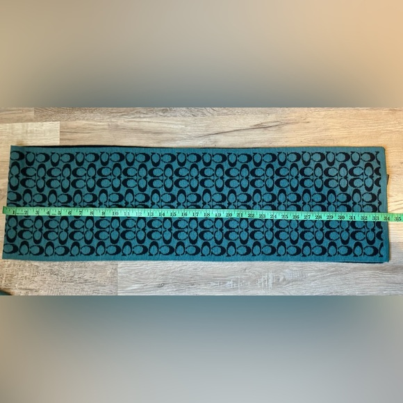 Coach. Unique knitted scarf and hat with embossed and signed coach in blue, new, - Picture 9 of 13